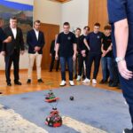 Roboti igraju nogomet u Uredu predsjednika
