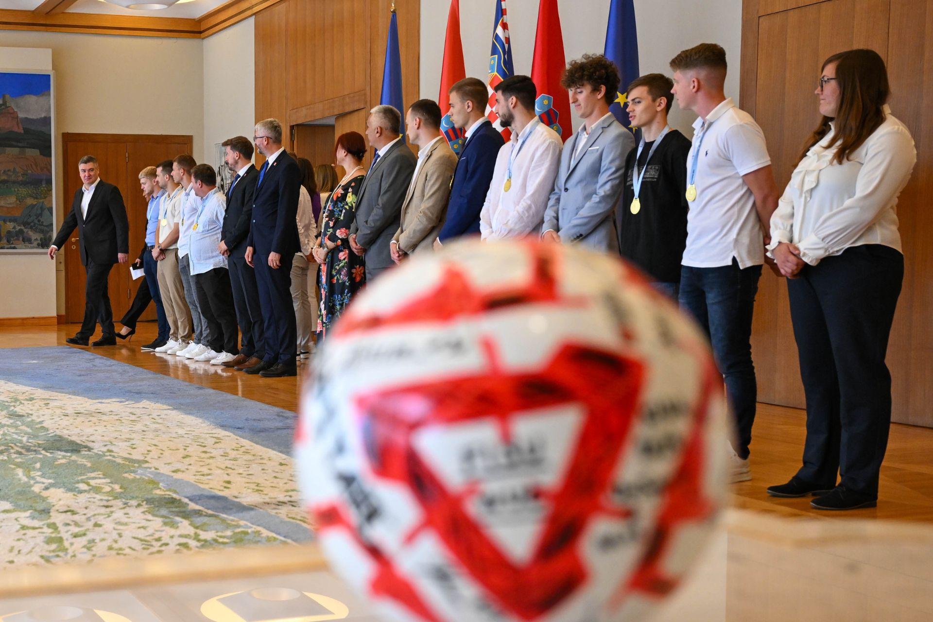 Sveučilišna futsal ekipa kod predsjednika Milanovića | foto: Ured predsjednika RH
